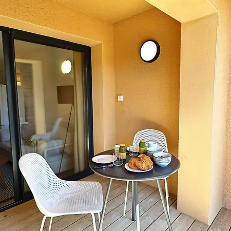 T2 Elegant Avec Piscine Chauffee & Privee *